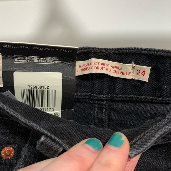 NWT Levi’s Ribcage Straight Ankle Jeans - Picture 7 of 8